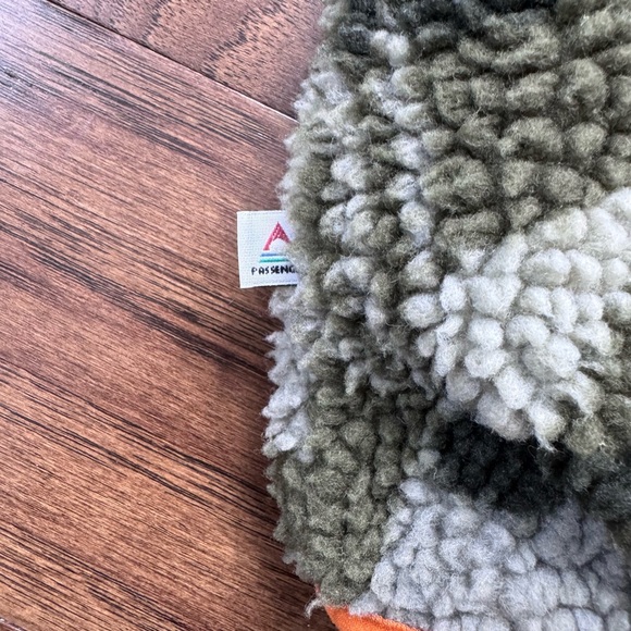 NWOT Passenger Women's Sefton Recycled Deep-Pile Sherpa Full Zip Fleece Fir Tree - Picture 10 of 11